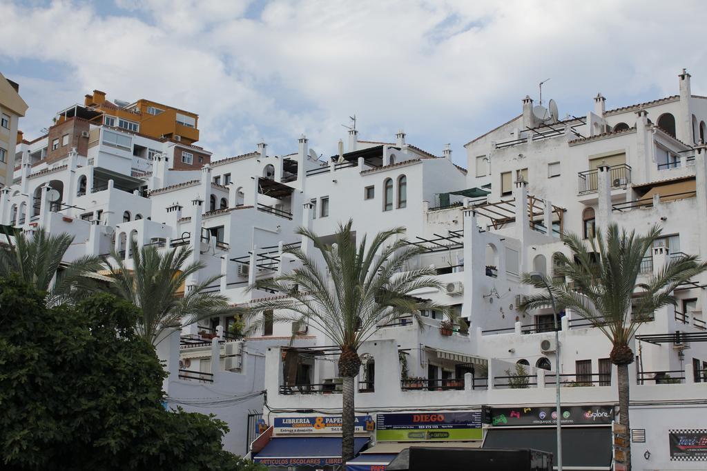 דירות בנאלמדנה Apartamento Turistico Pueblo Evita מראה חיצוני תמונה