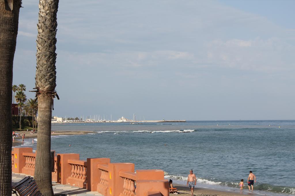 דירות בנאלמדנה Apartamento Turistico Pueblo Evita מראה חיצוני תמונה