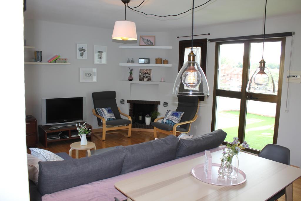 דירות בנאלמדנה Apartamento Turistico Pueblo Evita מראה חיצוני תמונה